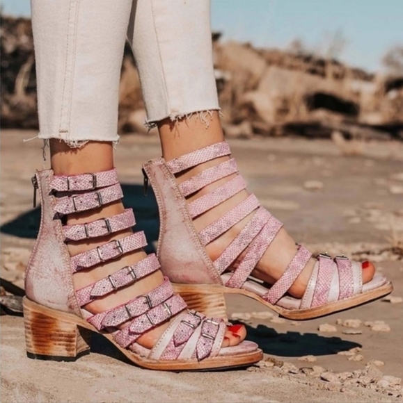 Freebird by Steven Shoes - NIB FREEBIRD BY STEVEN Pink Snakeskin Cassandra Booties - Size 9